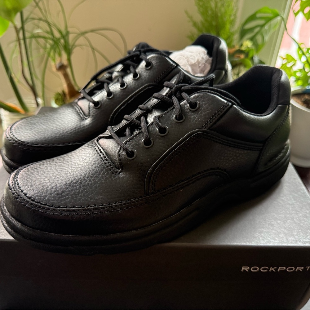 New In Box, Rockport Men’s Ridgefield Eureka Lace Ups (Black)